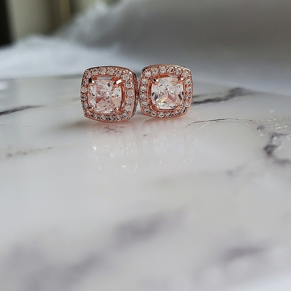 New Fashion Rose Gold Stud Earrings - Picture 3 of 7